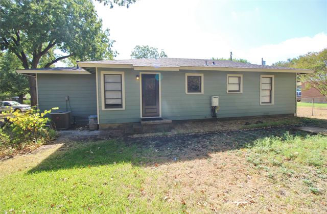 104 Savannah Street, Waxahachie, TX 75165