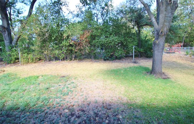 104 Savannah Street, Waxahachie, TX 75165