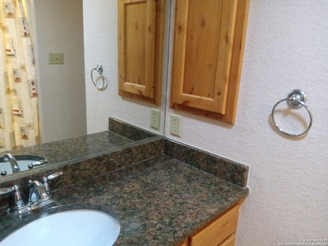 200 Scenic Crest, Lakehills, TX 78063