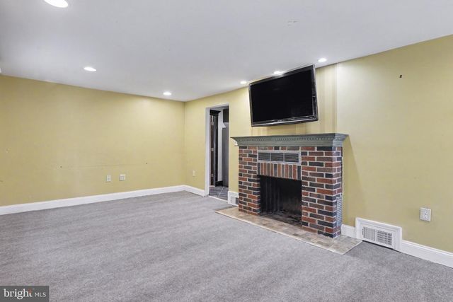 16 LINDEN RD, Bordentown, NJ 08505