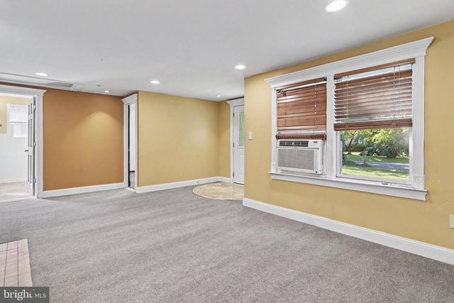16 LINDEN RD, Bordentown, NJ 08505