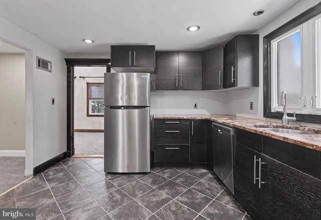 16 LINDEN RD, Bordentown, NJ 08505