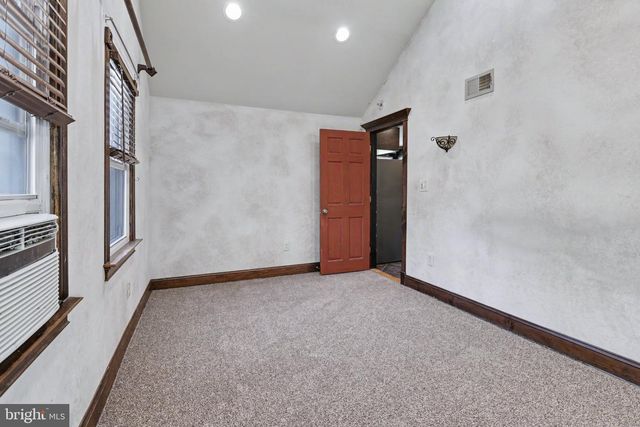 16 LINDEN RD, Bordentown, NJ 08505