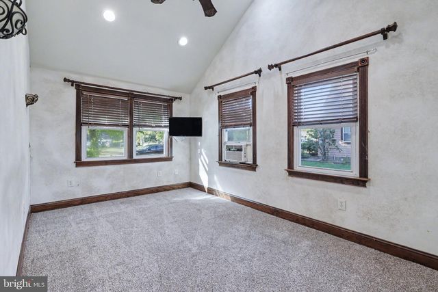 16 LINDEN RD, Bordentown, NJ 08505