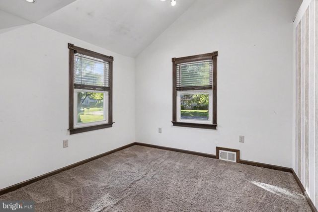 16 LINDEN RD, Bordentown, NJ 08505
