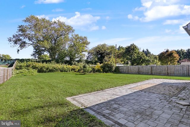 16 LINDEN RD, Bordentown, NJ 08505