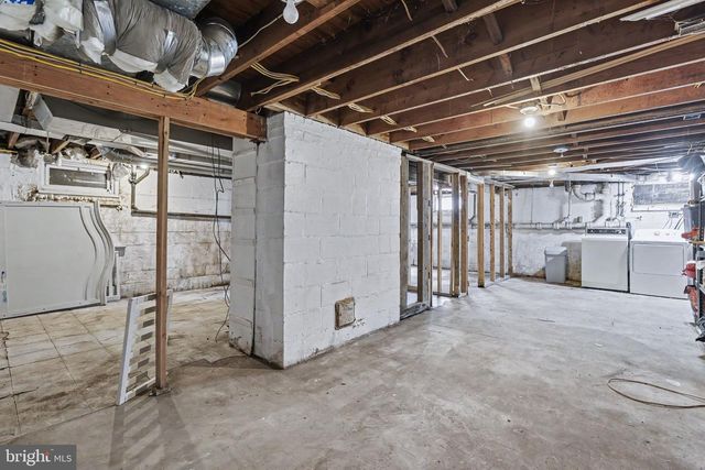 16 LINDEN RD, Bordentown, NJ 08505
