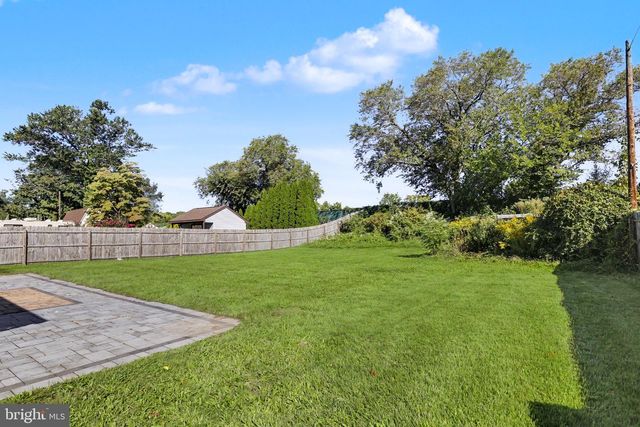 16 LINDEN RD, Bordentown, NJ 08505