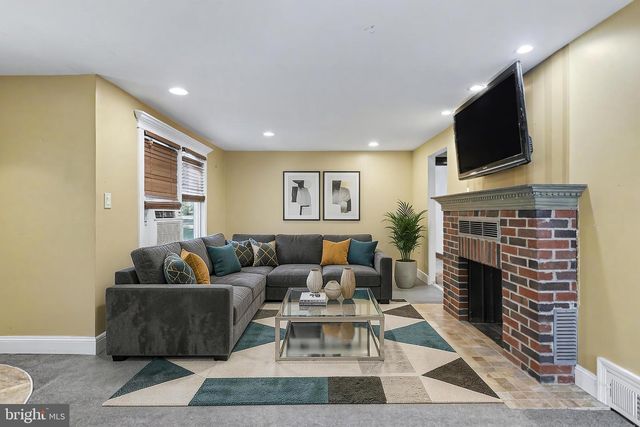 16 LINDEN RD, Bordentown, NJ 08505