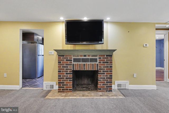 16 LINDEN RD, Bordentown, NJ 08505