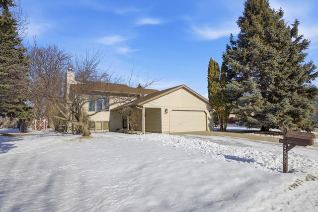 2853 26th Street Circle S, Moorhead, MN 56560