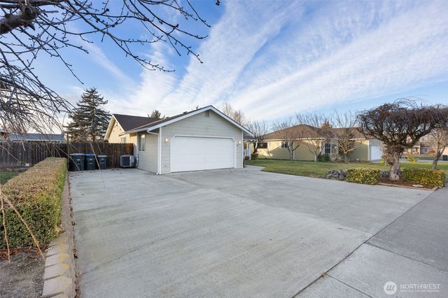 2214 S Belair Drive, Moses Lake, WA 98837