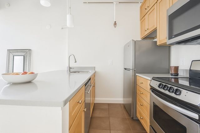 12 Stoneholm St 423, Boston, MA 02115