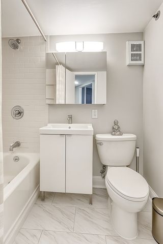 12 Stoneholm St 423, Boston, MA 02115