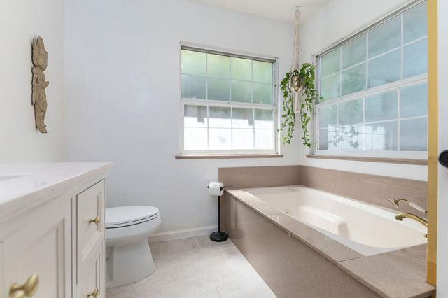 1305 Glenwood Dr, Modesto, CA 95350