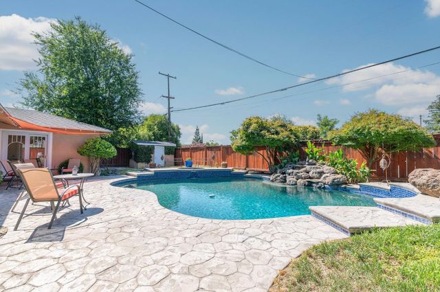 1305 Glenwood Dr, Modesto, CA 95350