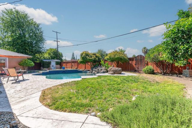 1305 Glenwood Dr, Modesto, CA 95350