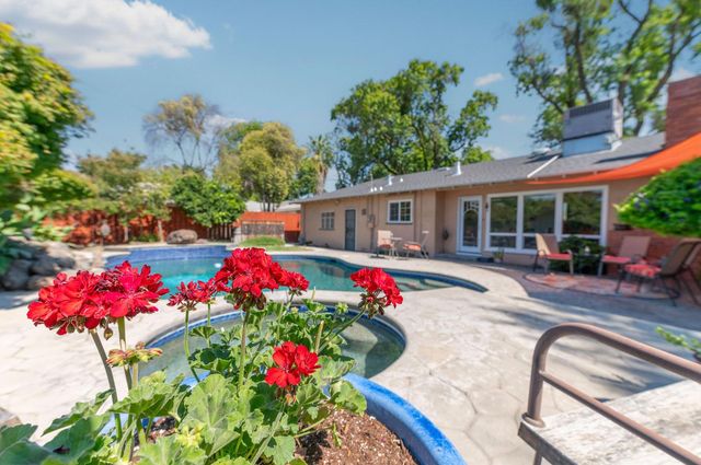 1305 Glenwood Dr, Modesto, CA 95350
