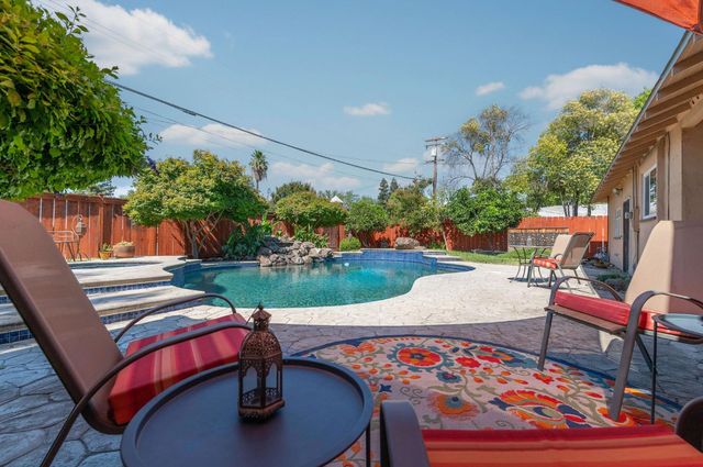 1305 Glenwood Dr, Modesto, CA 95350
