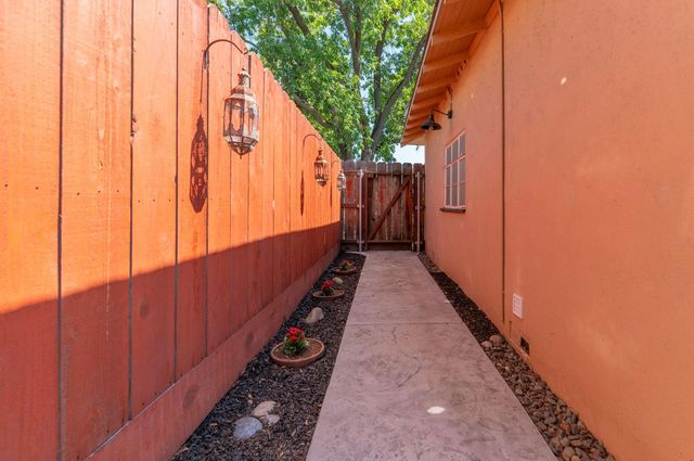 1305 Glenwood Dr, Modesto, CA 95350