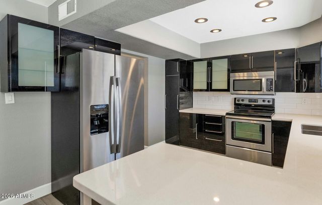 4017 W GROVERS Avenue, Glendale, AZ 85308