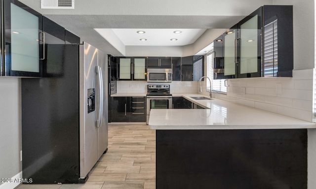 4017 W GROVERS Avenue, Glendale, AZ 85308