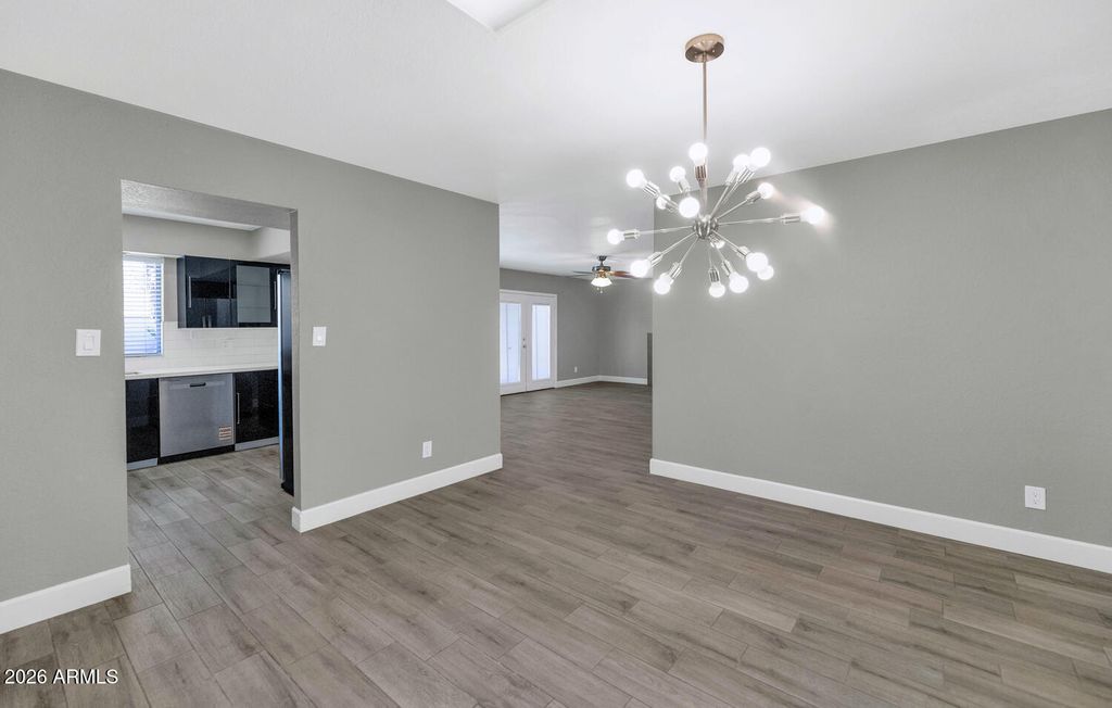 Image 11 of property listing at 4017 W GROVERS Avenue, Glendale, AZ 85308