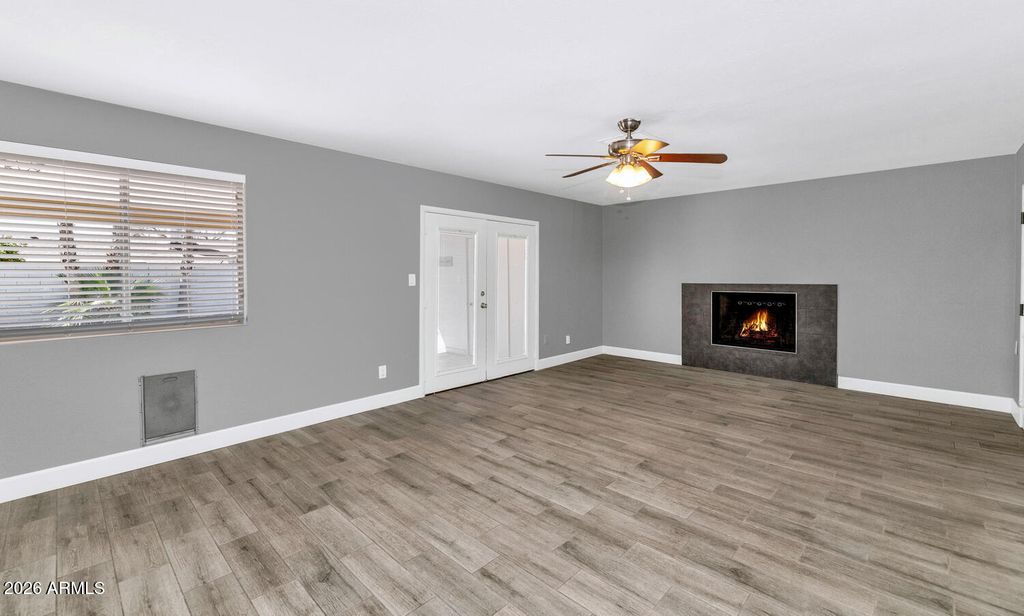 Image 12 of property listing at 4017 W GROVERS Avenue, Glendale, AZ 85308