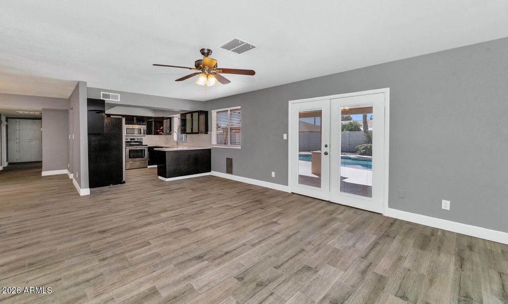 Image 14 of property listing at 4017 W GROVERS Avenue, Glendale, AZ 85308