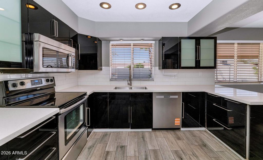 Image 16 of property listing at 4017 W GROVERS Avenue, Glendale, AZ 85308