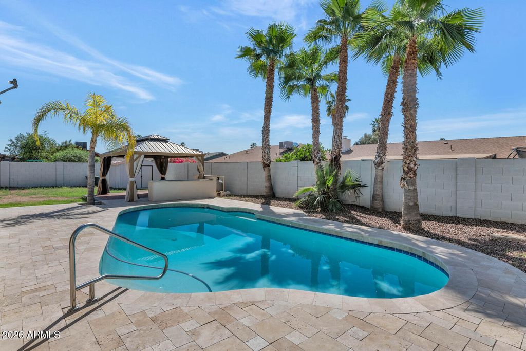 Image 2 of property listing at 4017 W GROVERS Avenue, Glendale, AZ 85308