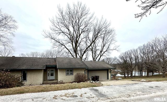 17 Springwater Drive, Jacksonville, IL 62650