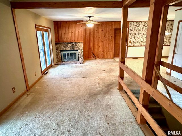 17 Springwater Drive, Jacksonville, IL 62650