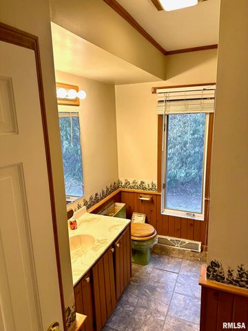 17 Springwater Drive, Jacksonville, IL 62650