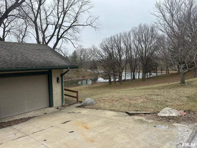 17 Springwater Drive, Jacksonville, IL 62650