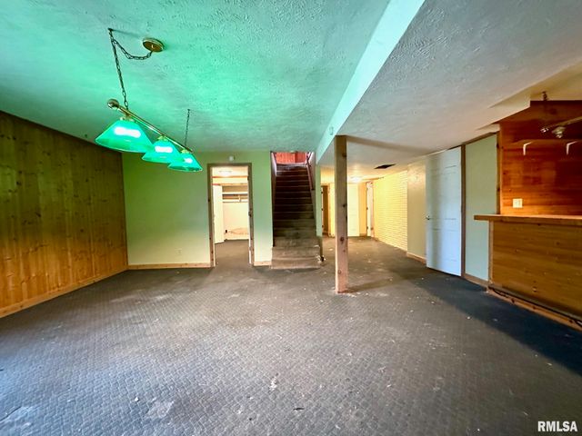 17 Springwater Drive, Jacksonville, IL 62650