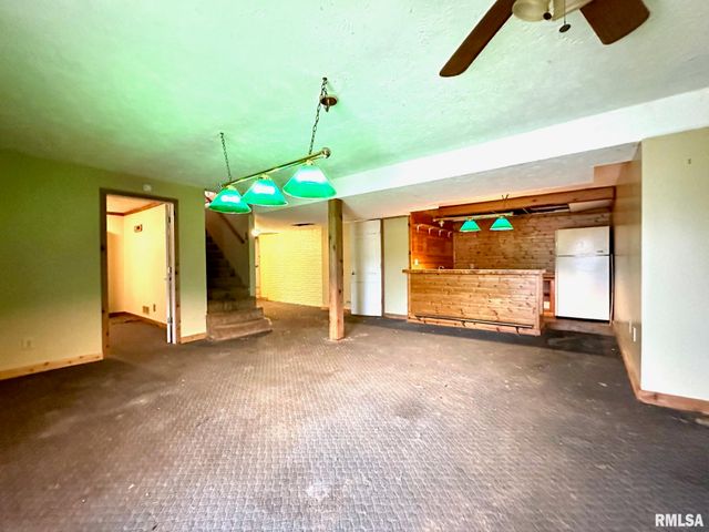 17 Springwater Drive, Jacksonville, IL 62650