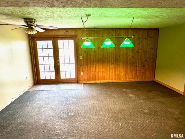 17 Springwater Drive, Jacksonville, IL 62650