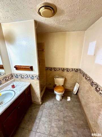 17 Springwater Drive, Jacksonville, IL 62650