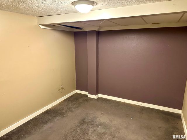 17 Springwater Drive, Jacksonville, IL 62650