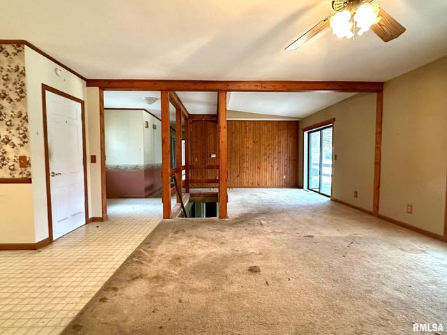 17 Springwater Drive, Jacksonville, IL 62650