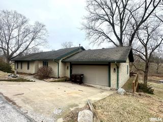 17 Springwater Drive, Jacksonville, IL 62650