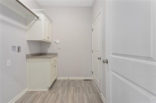 717 Riverwood Drive, Liberty, MO 64068