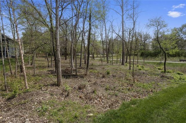 717 Riverwood Drive, Liberty, MO 64068