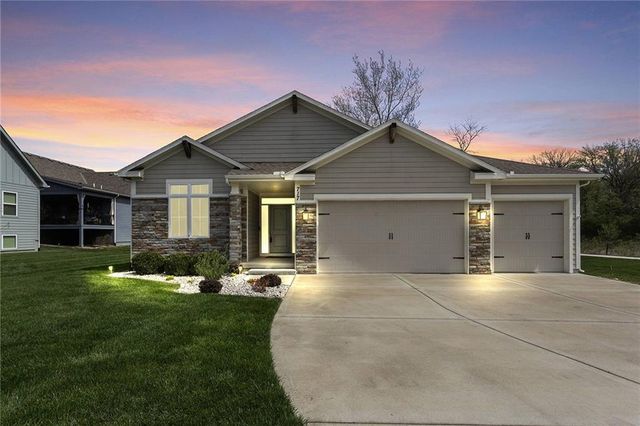 717 Riverwood Drive, Liberty, MO 64068
