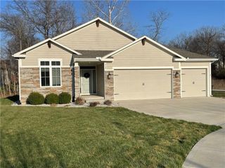 717 Riverwood Drive, Liberty, MO 64068