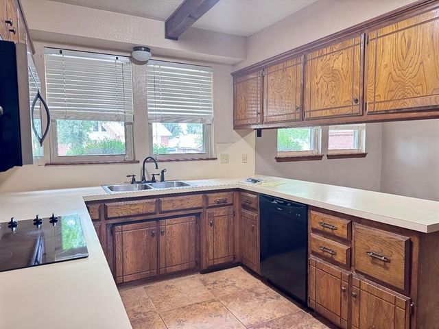 3812 NE 142nd Circle, Edmond, OK 73013