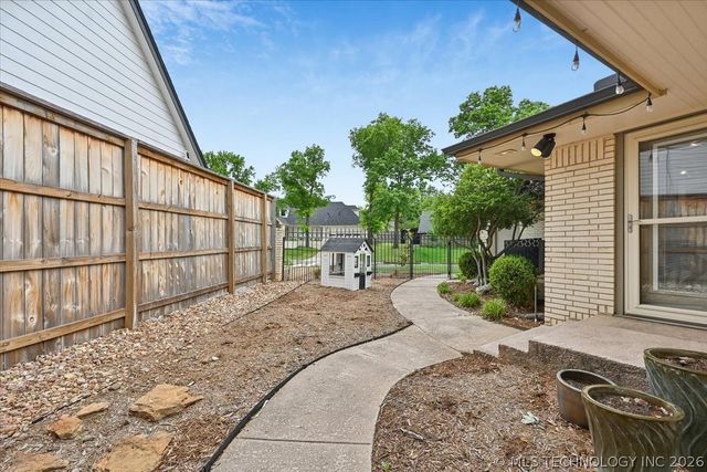 5715 S Evanston Place, Tulsa, OK 74105
