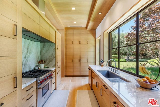 859 Woodacres Road, Santa Monica, CA 90402