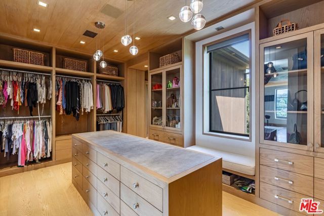 859 Woodacres Road, Santa Monica, CA 90402